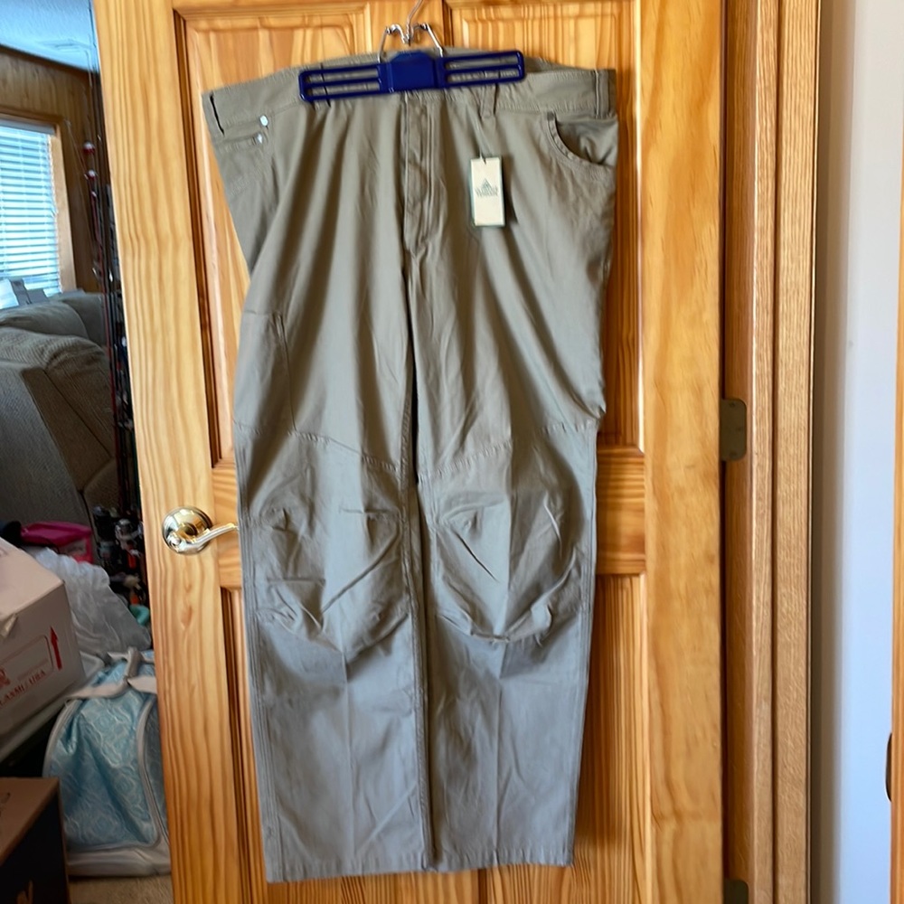 Brand new never been worn Ultimate Terrian essential stretch canvas pants